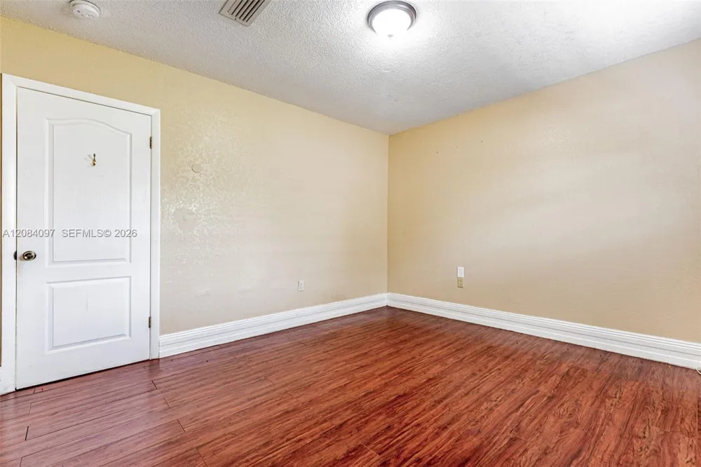 9951 SW 30th St Miami, FL 33165