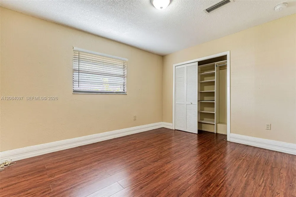 9951 SW 30th St Miami, FL 33165