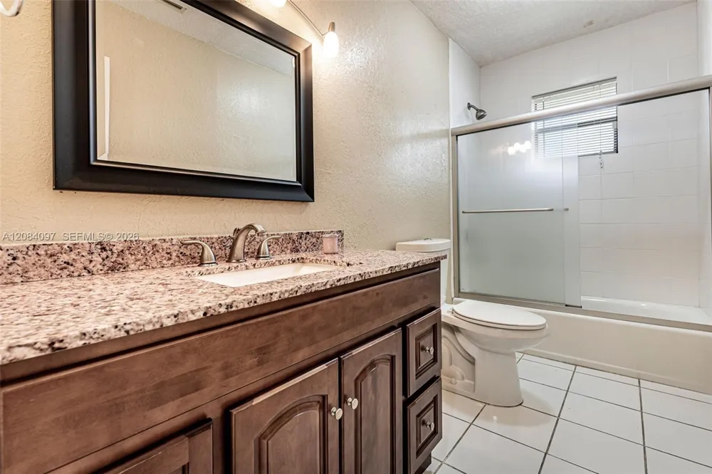 9951 SW 30th St Miami, FL 33165
