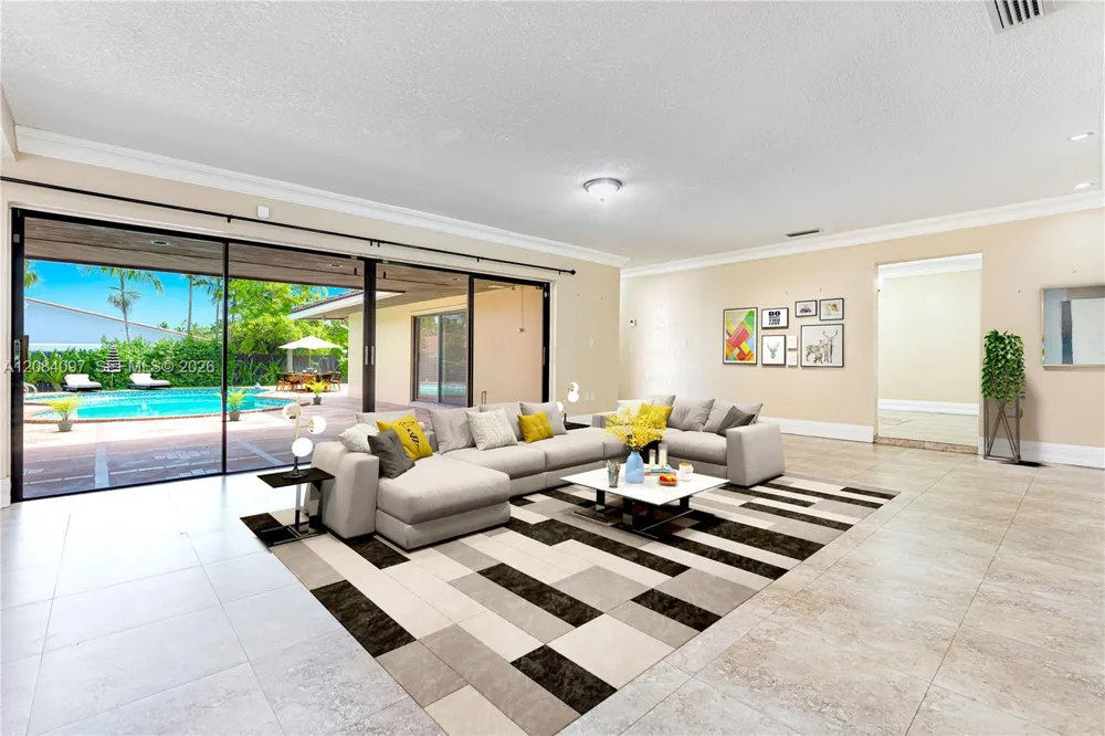 9951 SW 30th St Miami, FL 33165