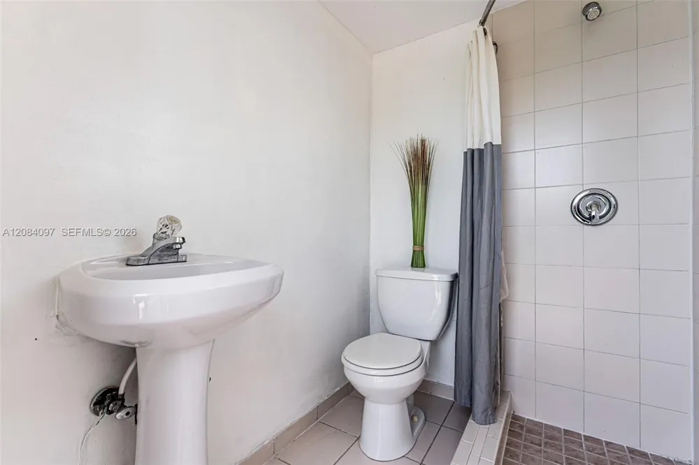 9951 SW 30th St Miami, FL 33165