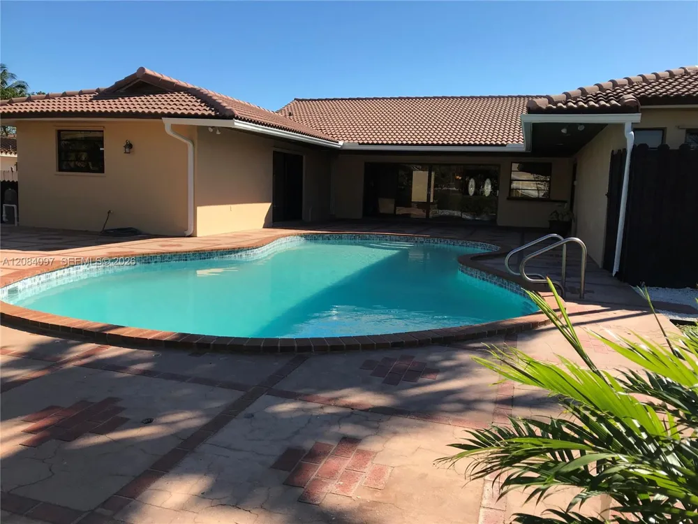 9951 SW 30th St Miami, FL 33165