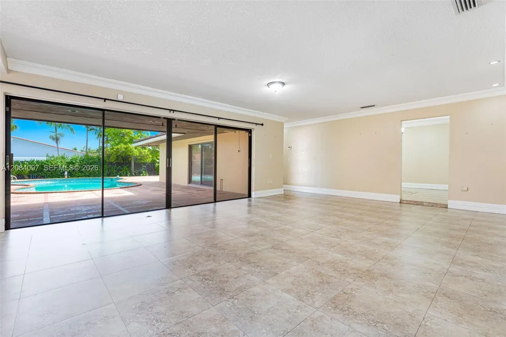 9951 SW 30th St Miami, FL 33165