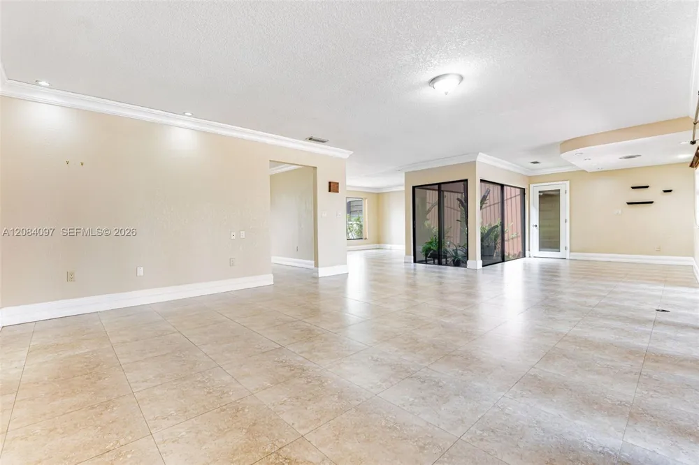 9951 SW 30th St Miami, FL 33165