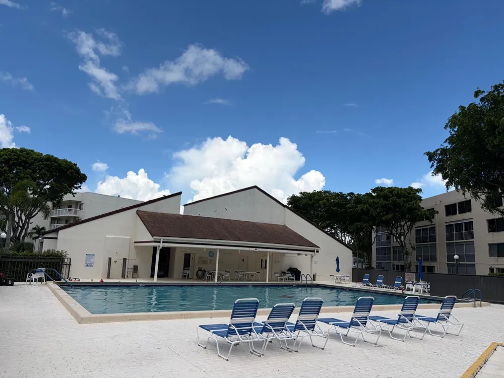 3154 Via Poinciana #115 Lake Worth, FL 33467