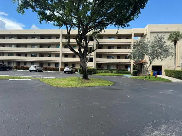 3154 Via Poinciana #115 Lake Worth, FL 33467