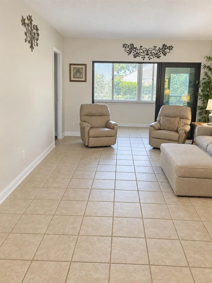 3154 Via Poinciana #115 Lake Worth, FL 33467