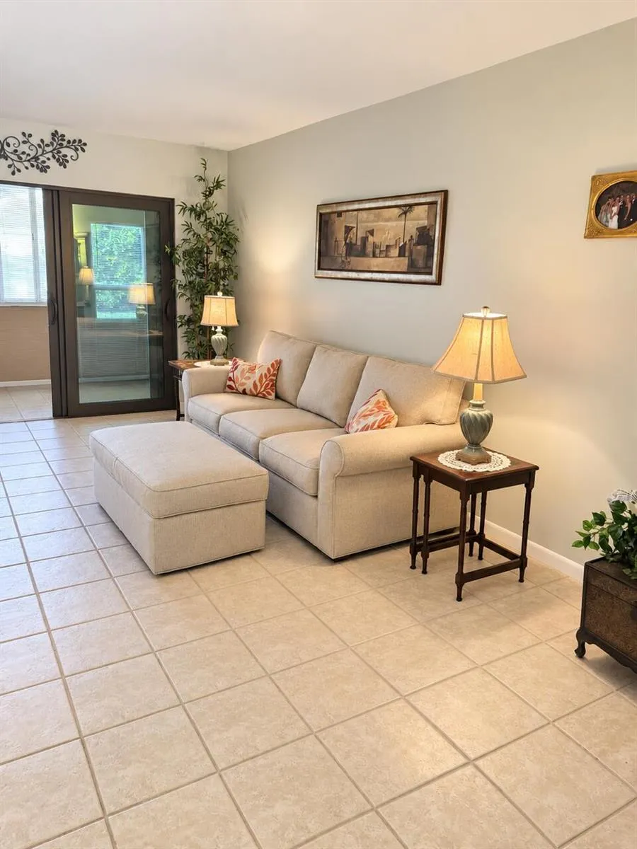 3154 Via Poinciana #115 Lake Worth, FL 33467