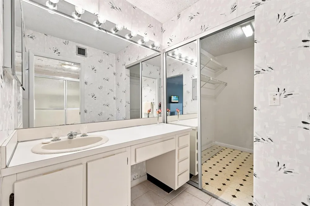 15075 WITNEY Rd #303 Delray Beach, FL 33484