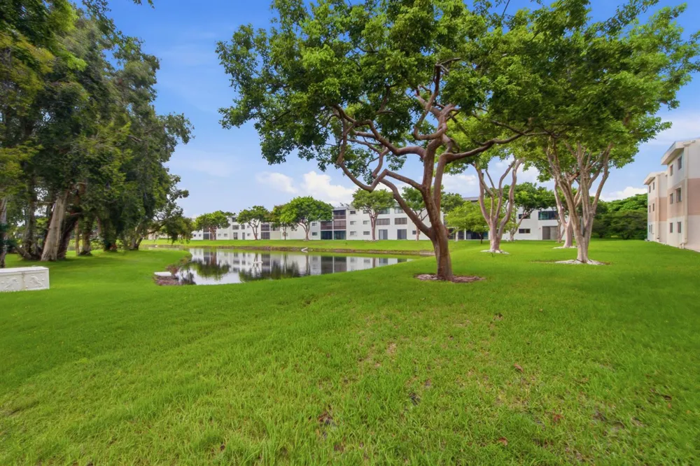 15075 WITNEY Rd #303 Delray Beach, FL 33484