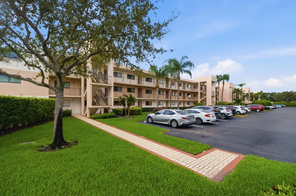 15075 WITNEY Rd #303 Delray Beach, FL 33484