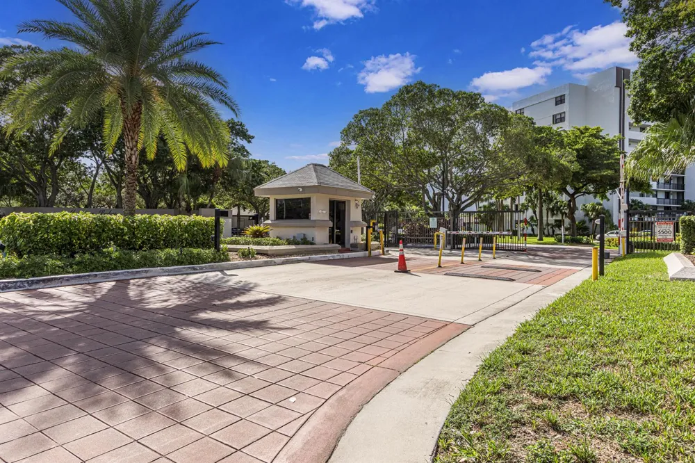 1230 S MILITARY TRAIL #2014 Deerfield Beach, FL 33442