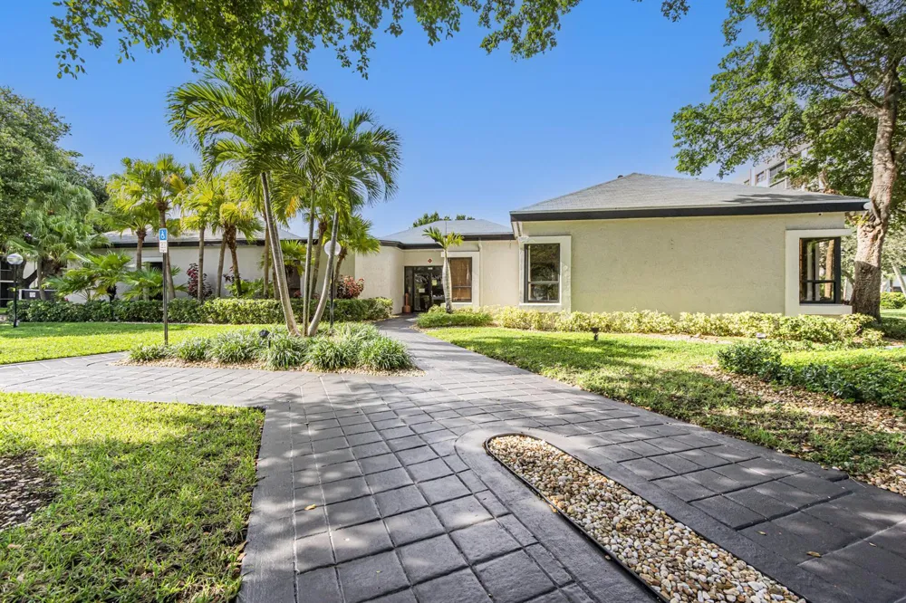 1230 S MILITARY TRAIL #2014 Deerfield Beach, FL 33442