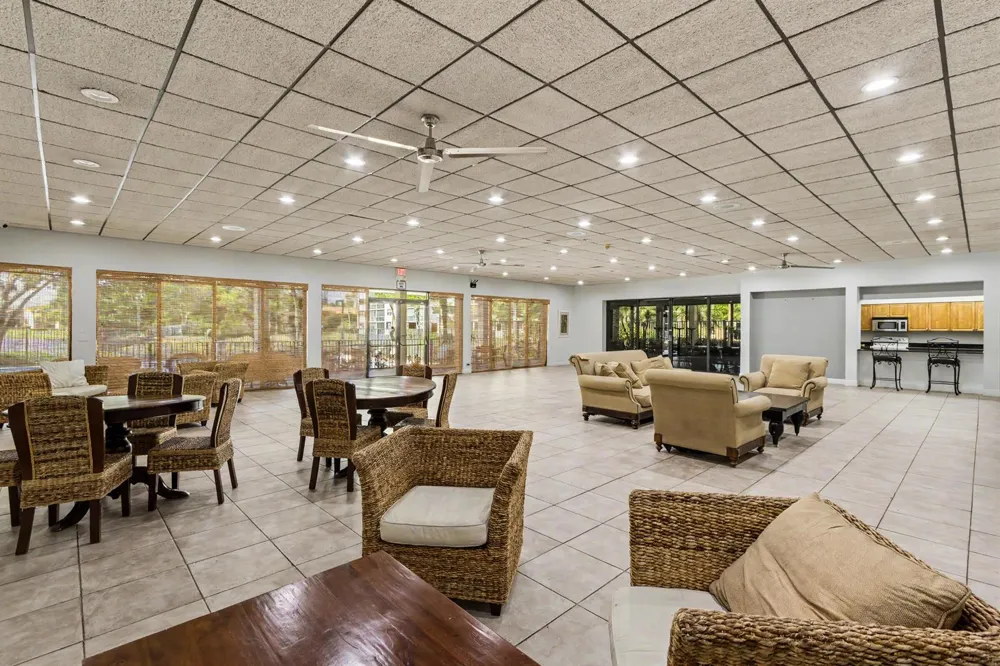 1230 S MILITARY TRAIL #2014 Deerfield Beach, FL 33442