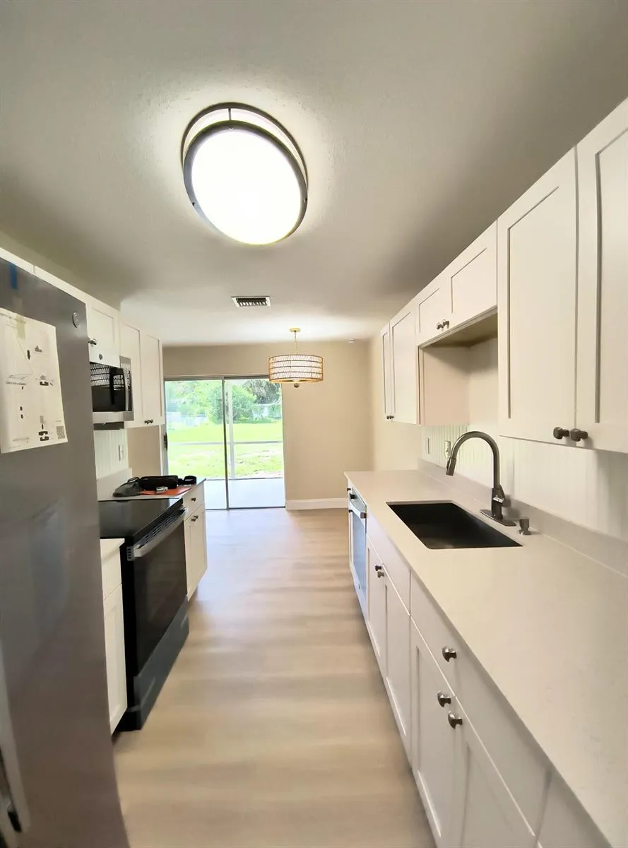 6903 COQUINA AVENUE Fort Pierce, FL 34951