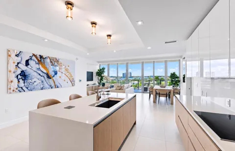 3100 Ocean Drive #P-701