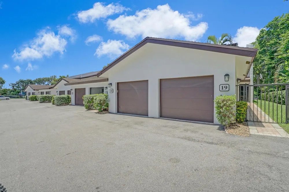 1301 RIVERSIDE DRIVE #19 Pompano Beach, FL 33062