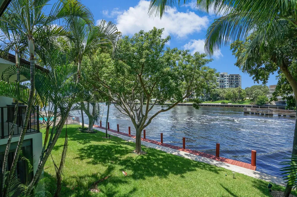 1301 RIVERSIDE DRIVE #19 Pompano Beach, FL 33062