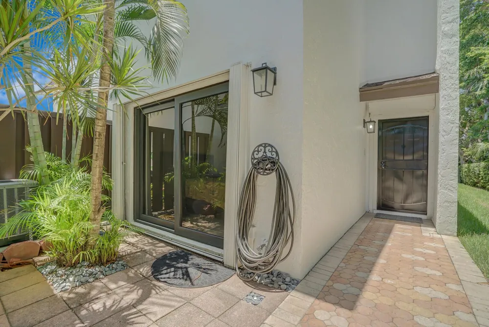 1301 RIVERSIDE DRIVE #19 Pompano Beach, FL 33062