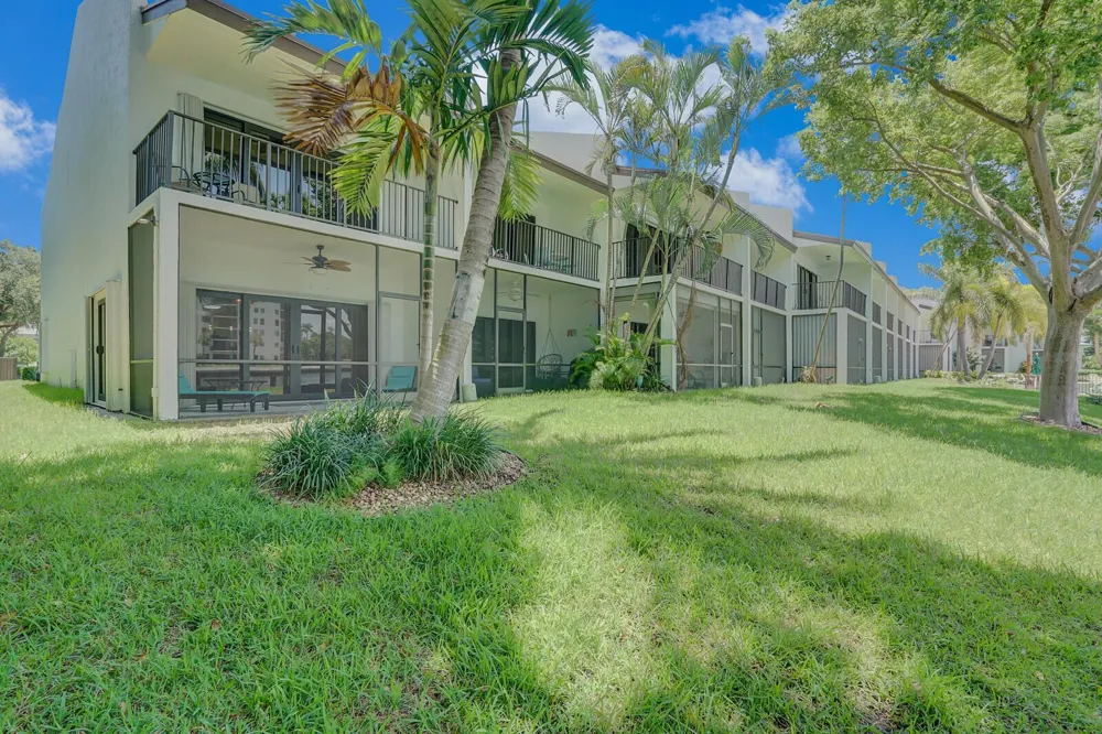 1301 RIVERSIDE DRIVE #19 Pompano Beach, FL 33062