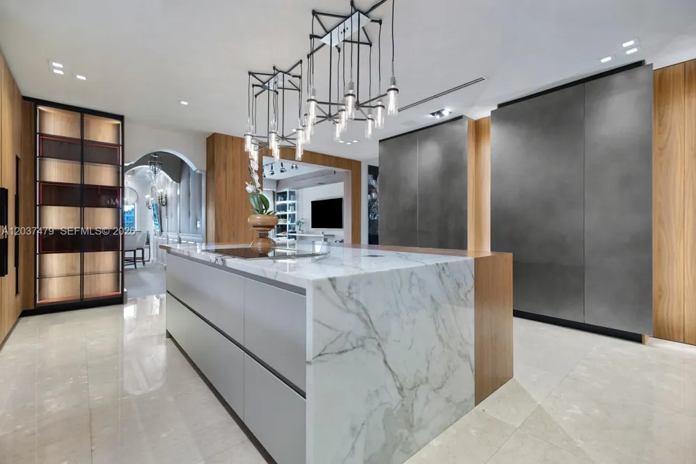 176 S Hibiscus Drive Miami Beach, FL 33139