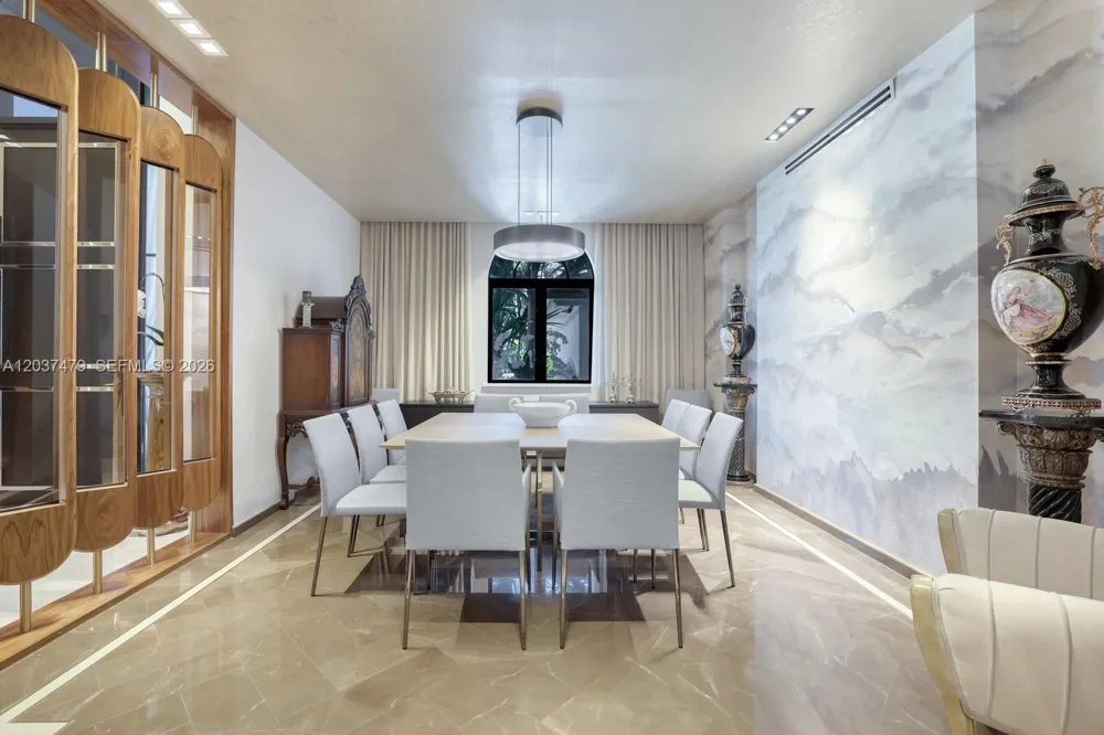 176 S Hibiscus Drive Miami Beach, FL 33139