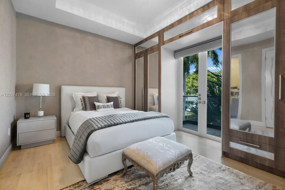 176 S Hibiscus Drive Miami Beach, FL 33139