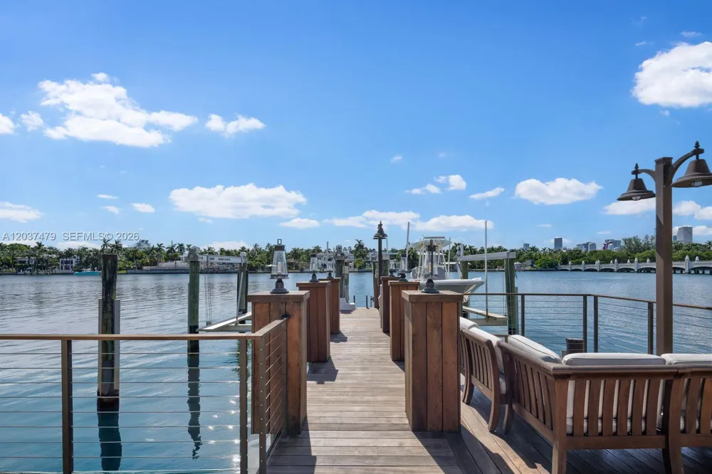 176 S Hibiscus Drive Miami Beach, FL 33139