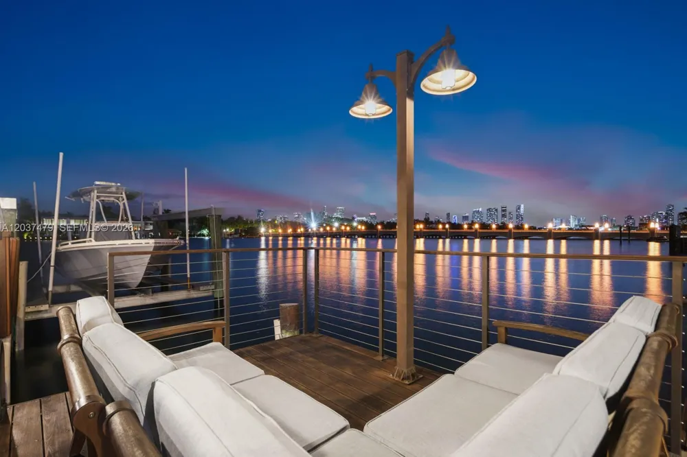 176 S Hibiscus Drive Miami Beach, FL 33139