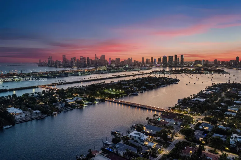 176 S Hibiscus Drive Miami Beach, FL 33139