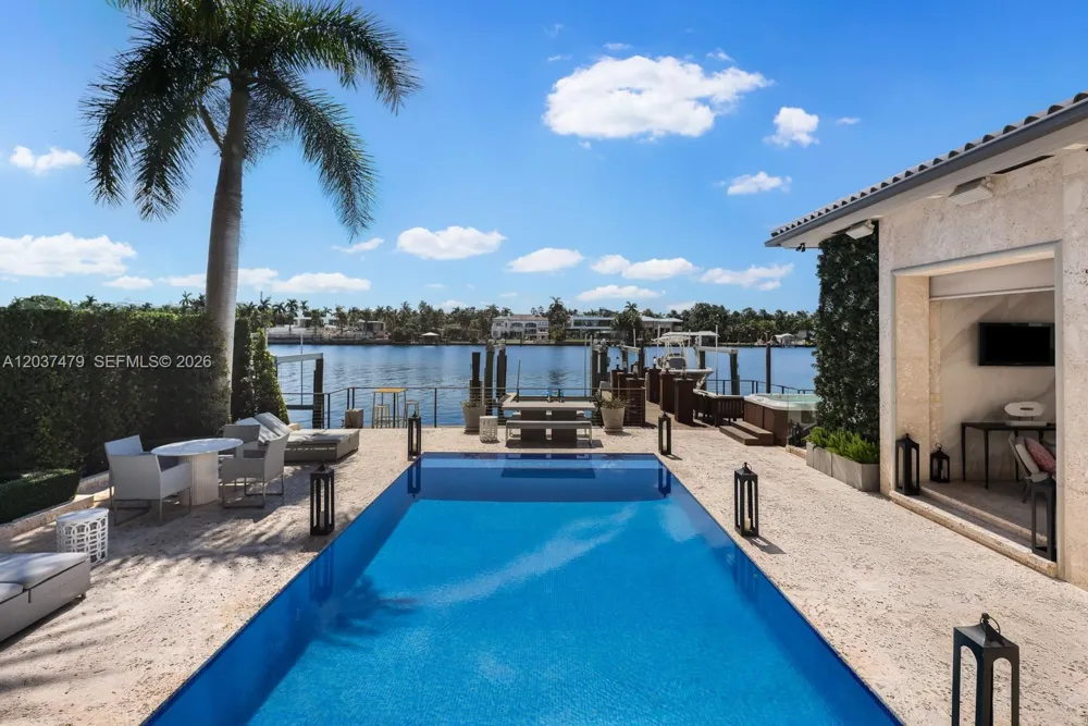 176 S Hibiscus Drive Miami Beach, FL 33139