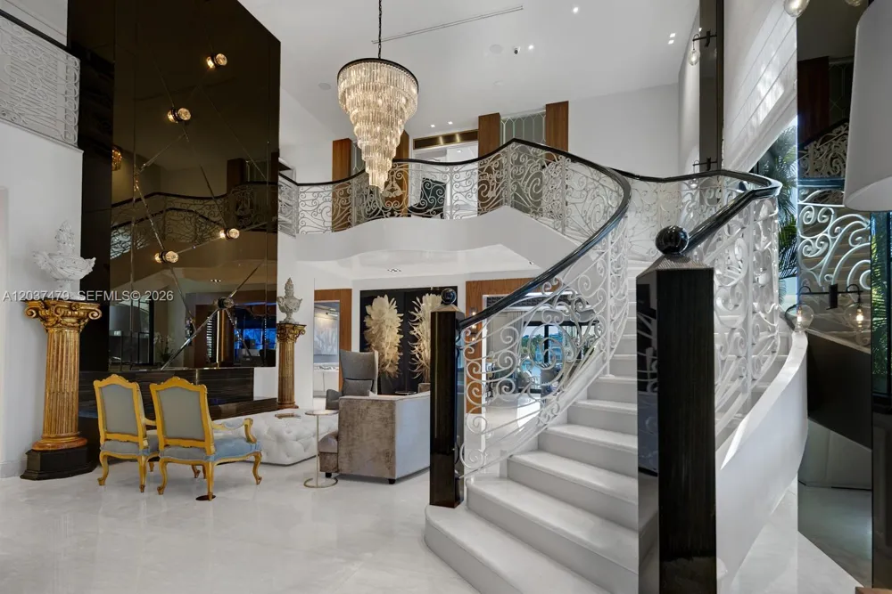 176 S Hibiscus Drive Miami Beach, FL 33139