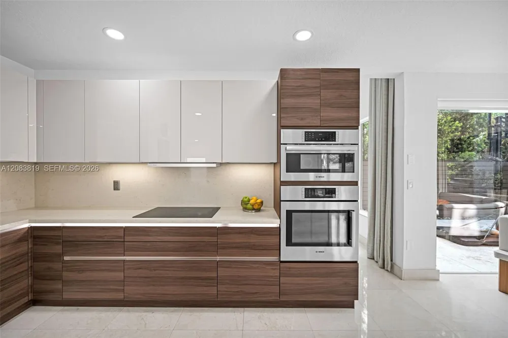 10957 NW 73rd Ter Doral, FL 33178