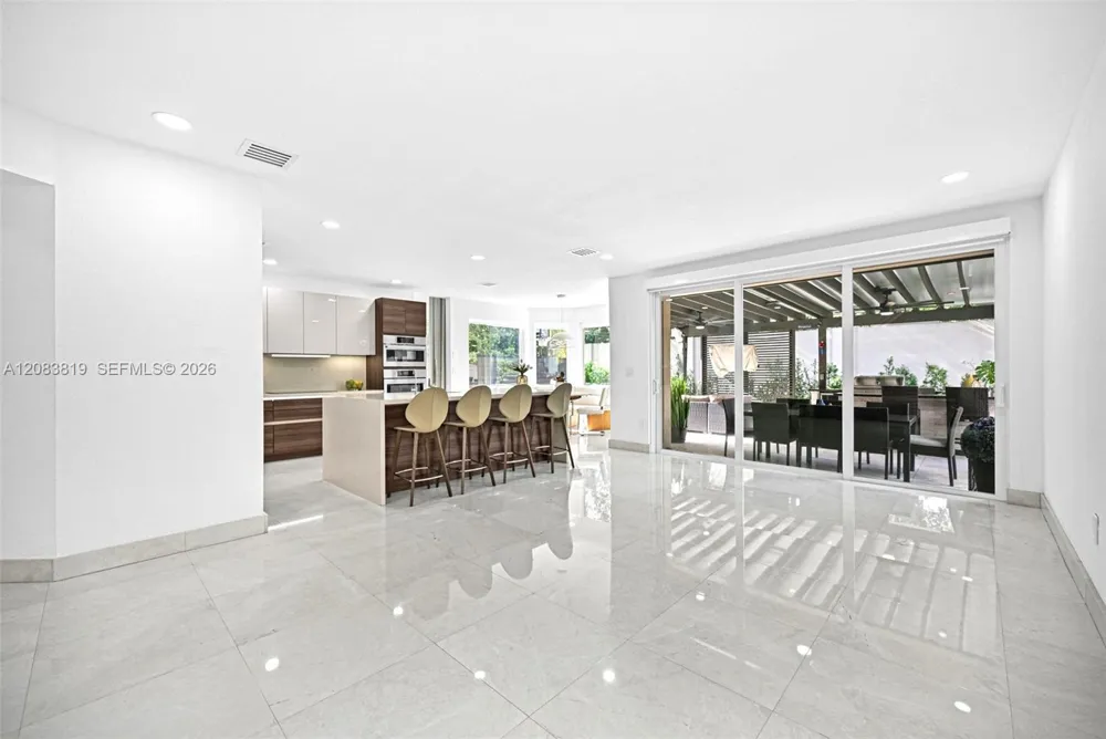 10957 NW 73rd Ter Doral, FL 33178