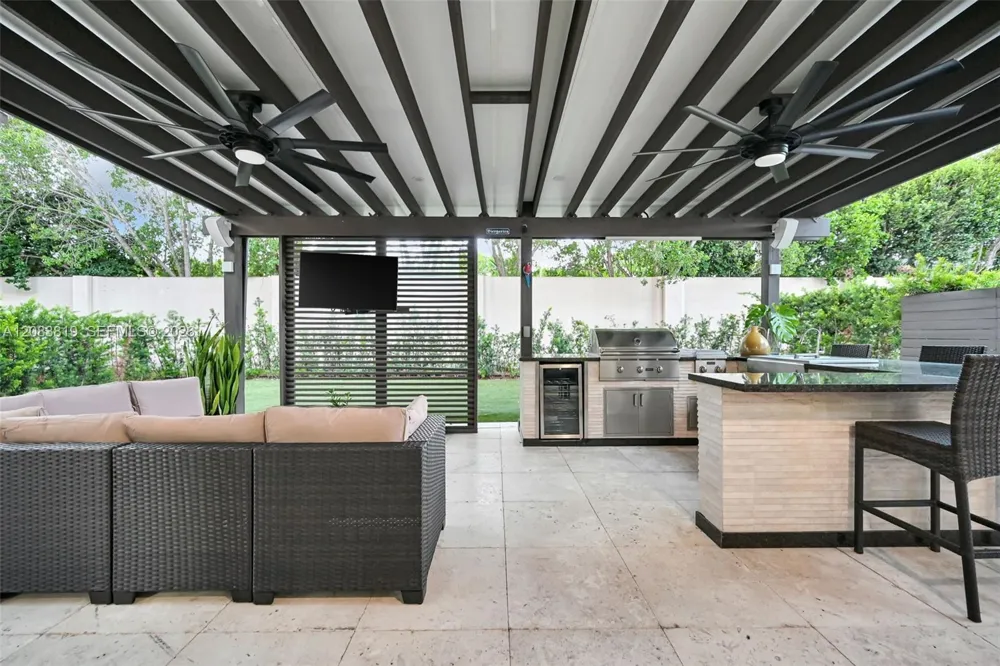 10957 NW 73rd Ter Doral, FL 33178