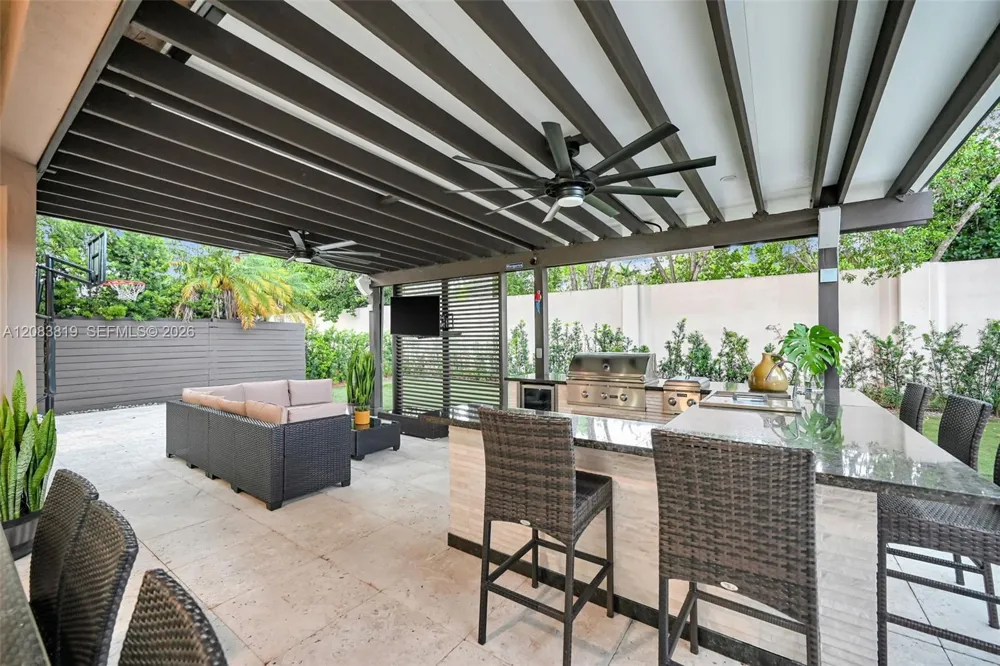10957 NW 73rd Ter Doral, FL 33178