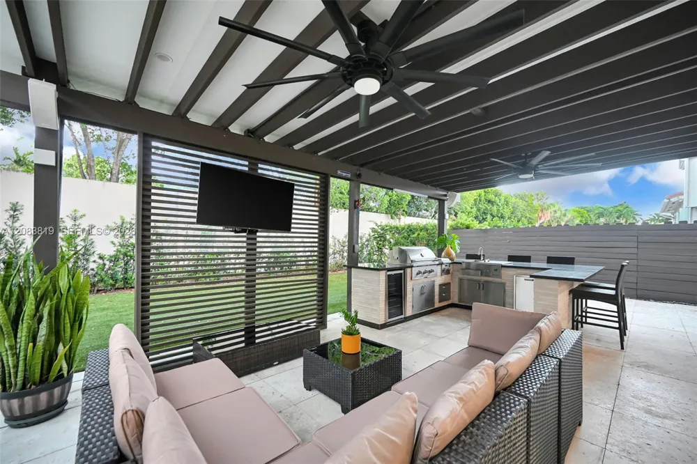 10957 NW 73rd Ter Doral, FL 33178