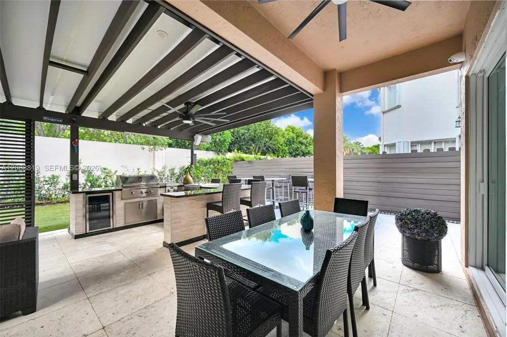 10957 NW 73rd Ter Doral, FL 33178