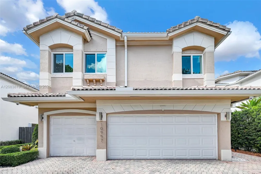 10957 NW 73rd Ter Doral, FL 33178