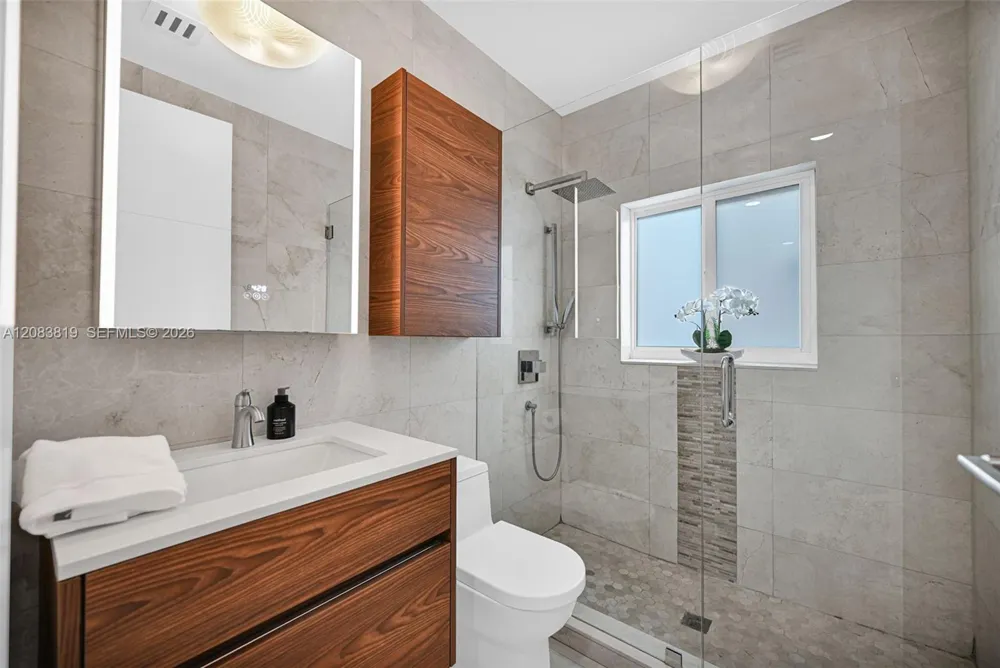 10957 NW 73rd Ter Doral, FL 33178