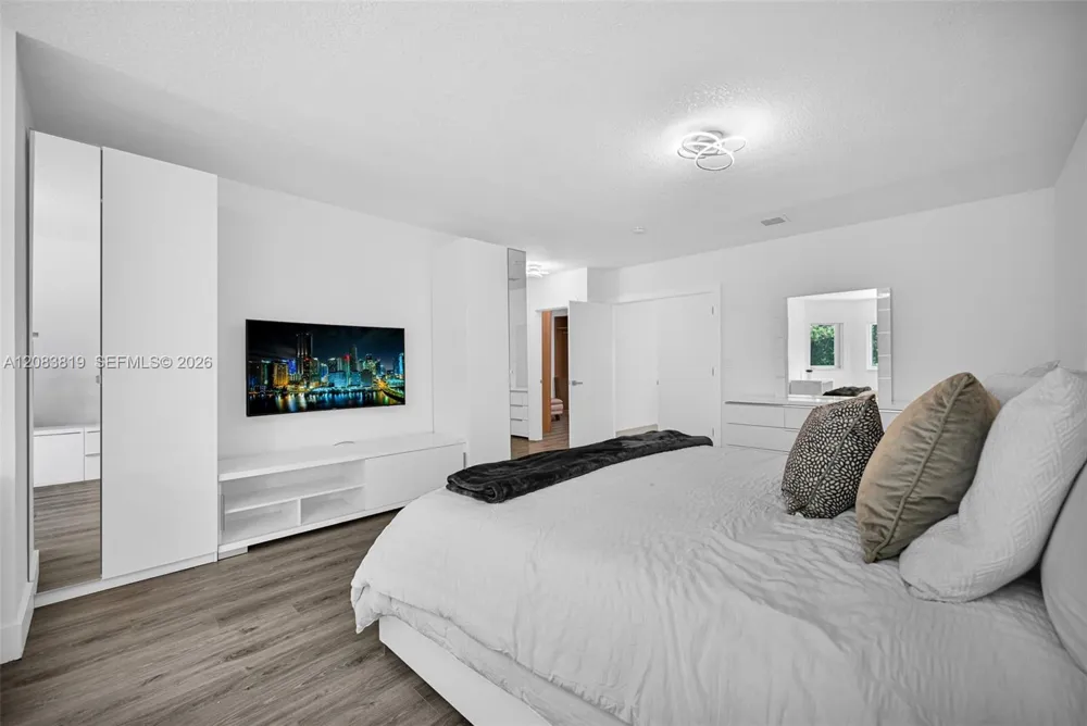 10957 NW 73rd Ter Doral, FL 33178