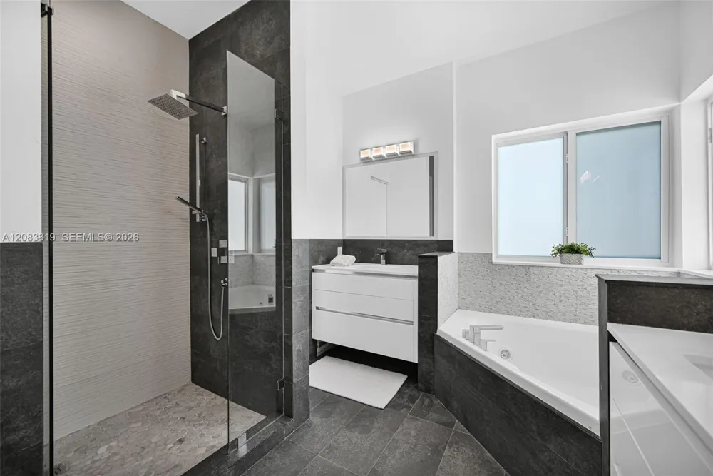 10957 NW 73rd Ter Doral, FL 33178