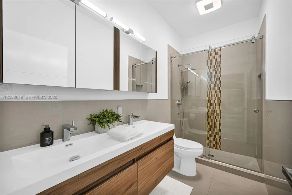 10957 NW 73rd Ter Doral, FL 33178