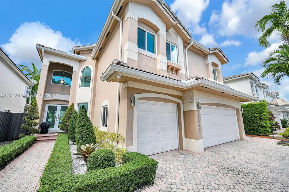 10957 NW 73rd Ter Doral, FL 33178