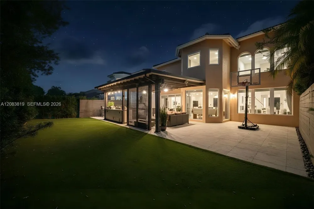 10957 NW 73rd Ter Doral, FL 33178