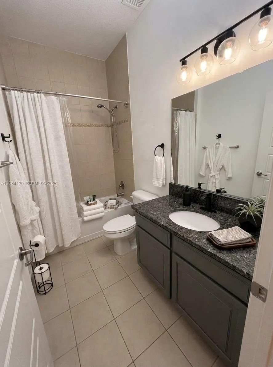 878 NE 191st St Miami, FL 33179