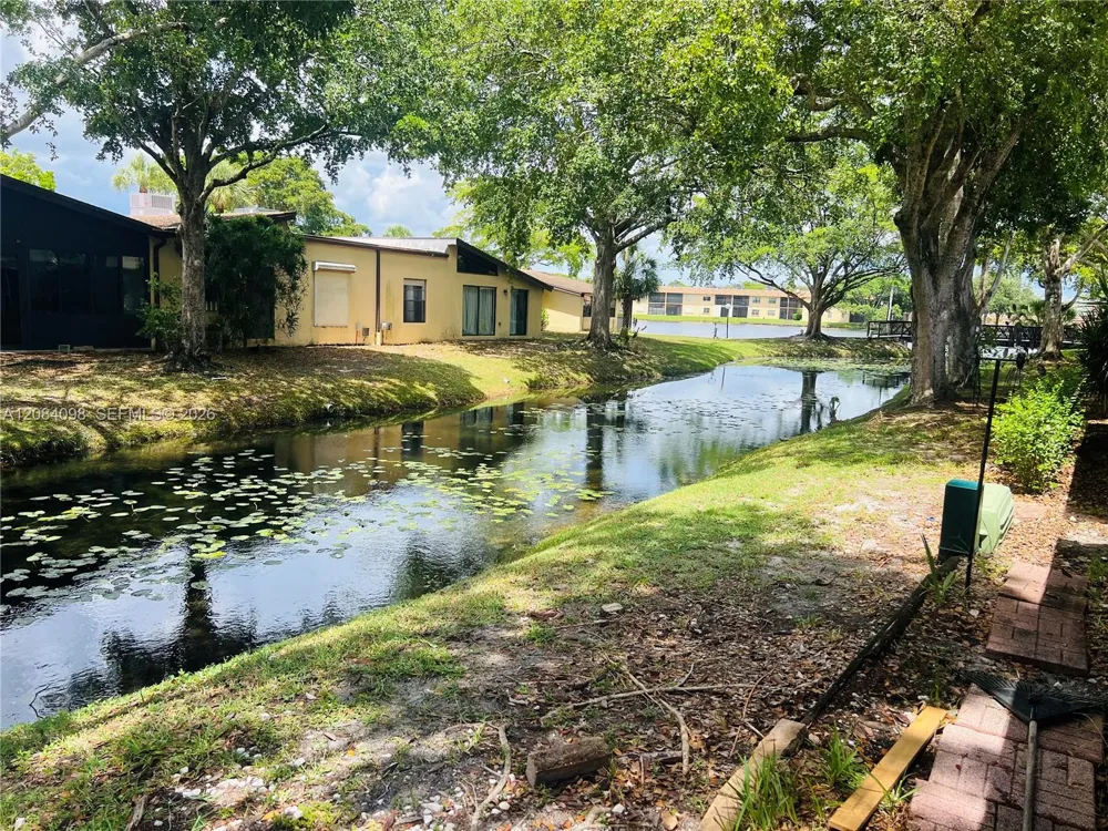 332 Briarwood Cir #2-19 Hollywood, FL 33024