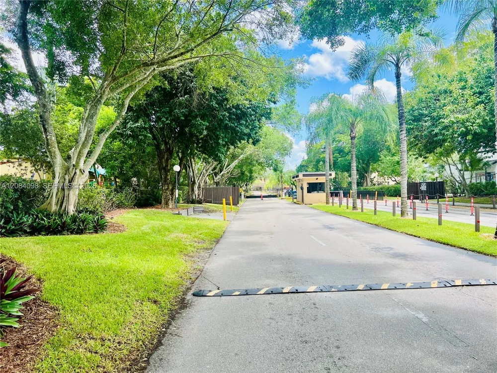 332 Briarwood Cir #2-19 Hollywood, FL 33024