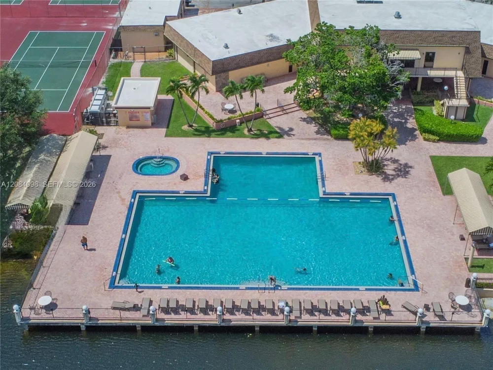 332 Briarwood Cir #2-19 Hollywood, FL 33024