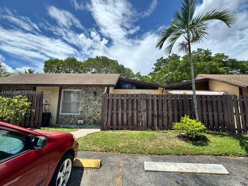 332 Briarwood Cir #2-19 Hollywood, FL 33024